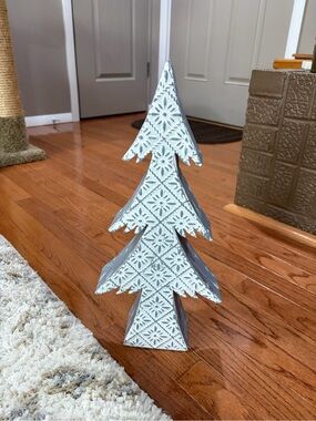 Metal Patterned White Decorative Holiday Tree*